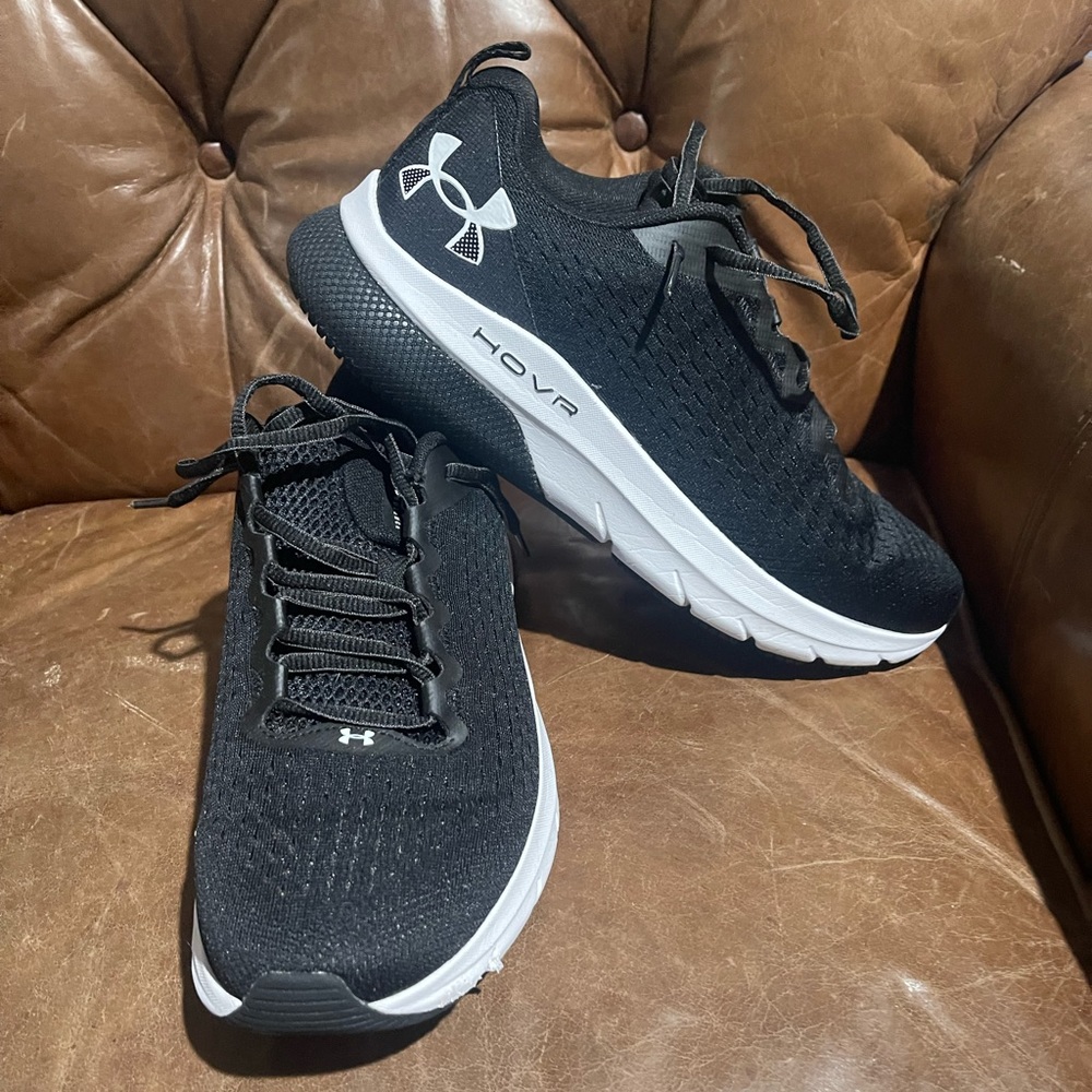 Under Armour Men’s running shoes sz 10